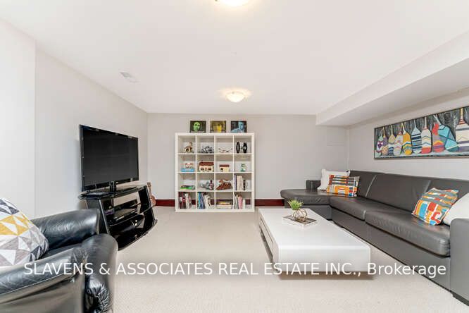 127 Orchard View Boulevard