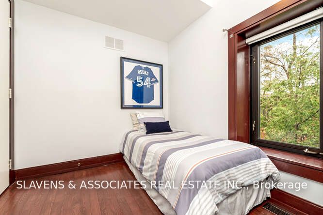 127 Orchard View Boulevard