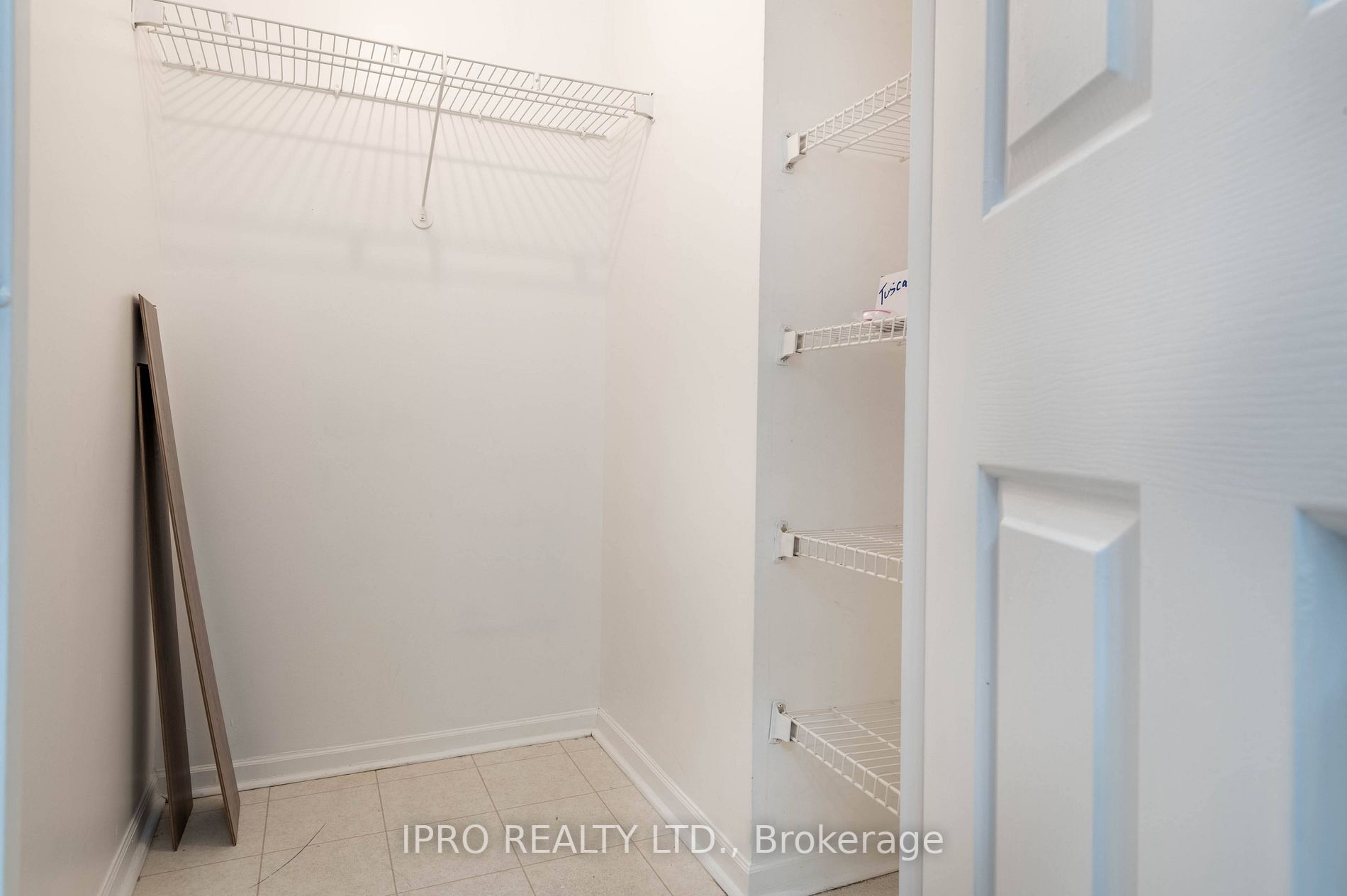 44 Gerrard St W, #1808