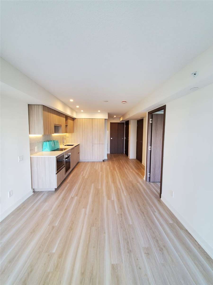 17 Bathurst Street, #911