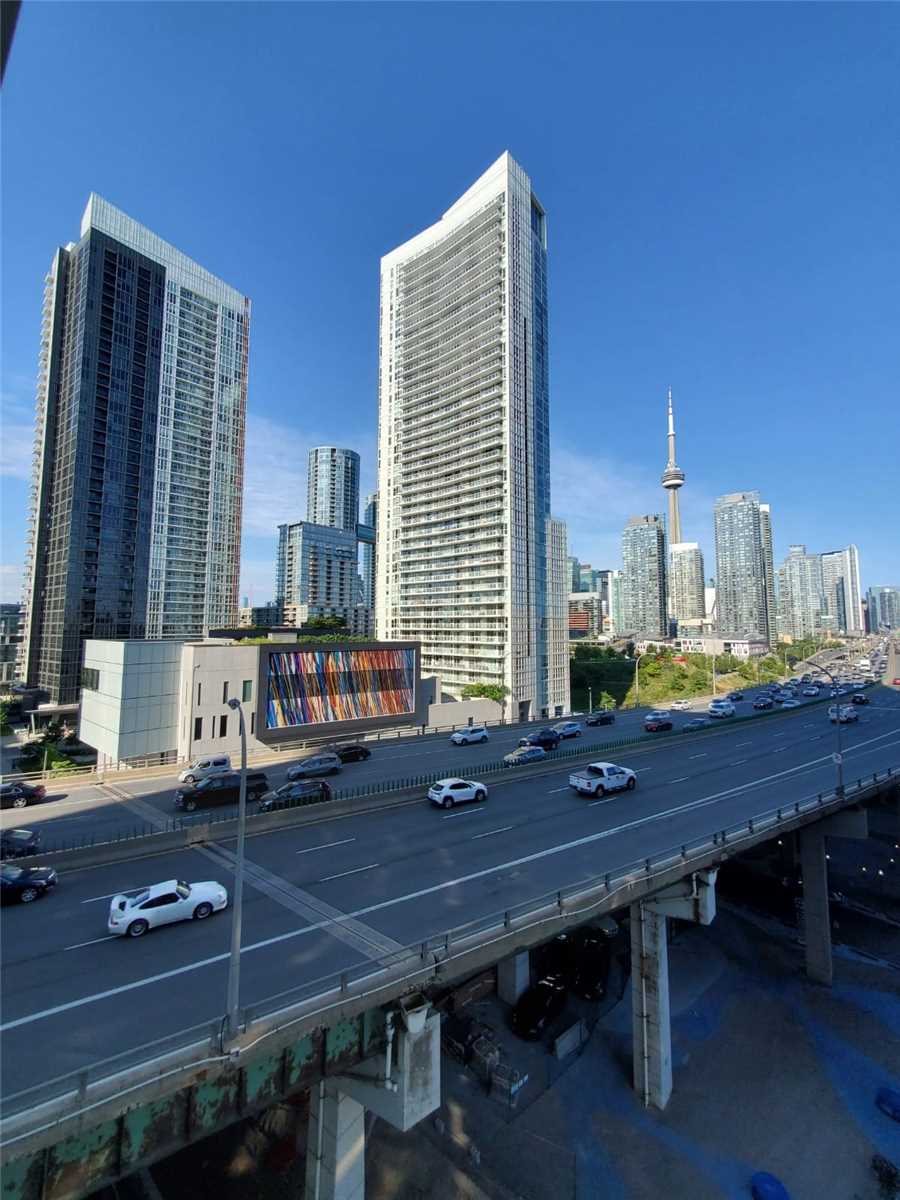 17 Bathurst Street, #911
