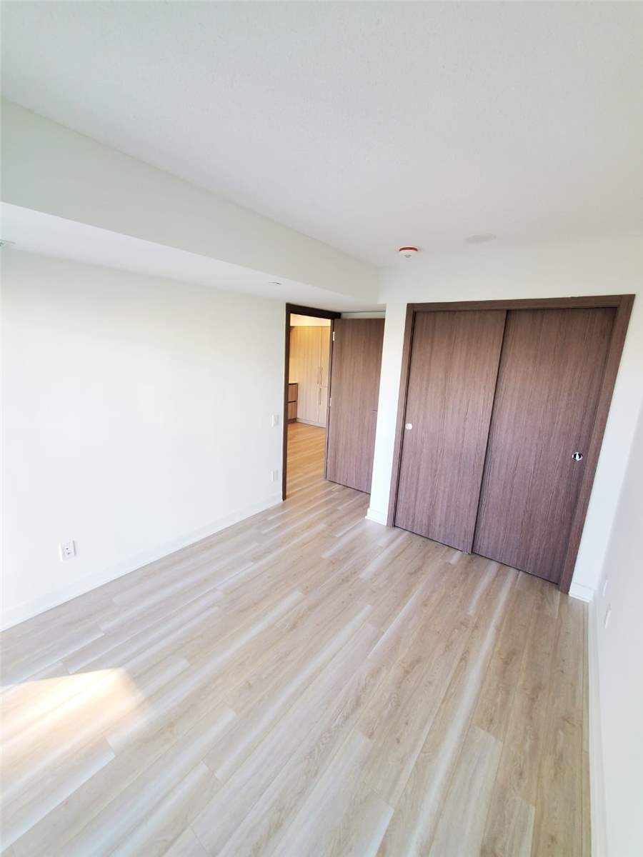 17 Bathurst Street, #911