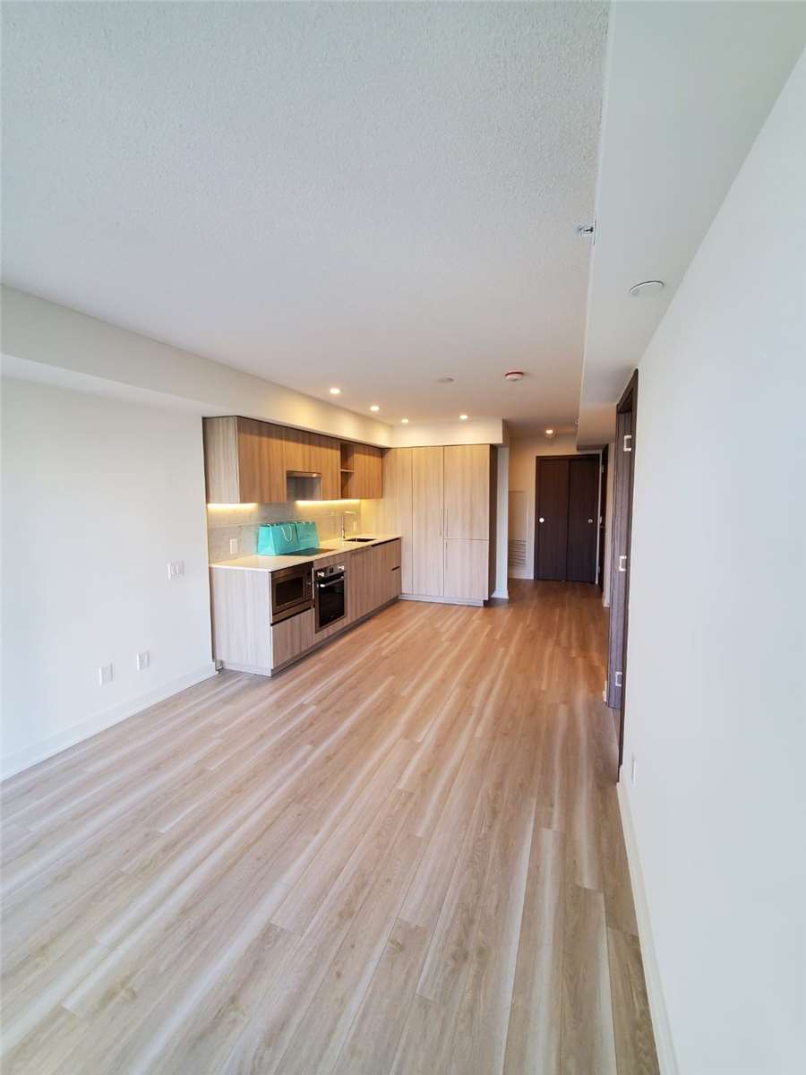 17 Bathurst Street, #911