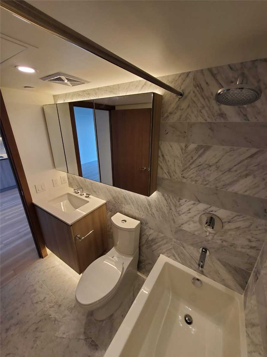 17 Bathurst Street, #911