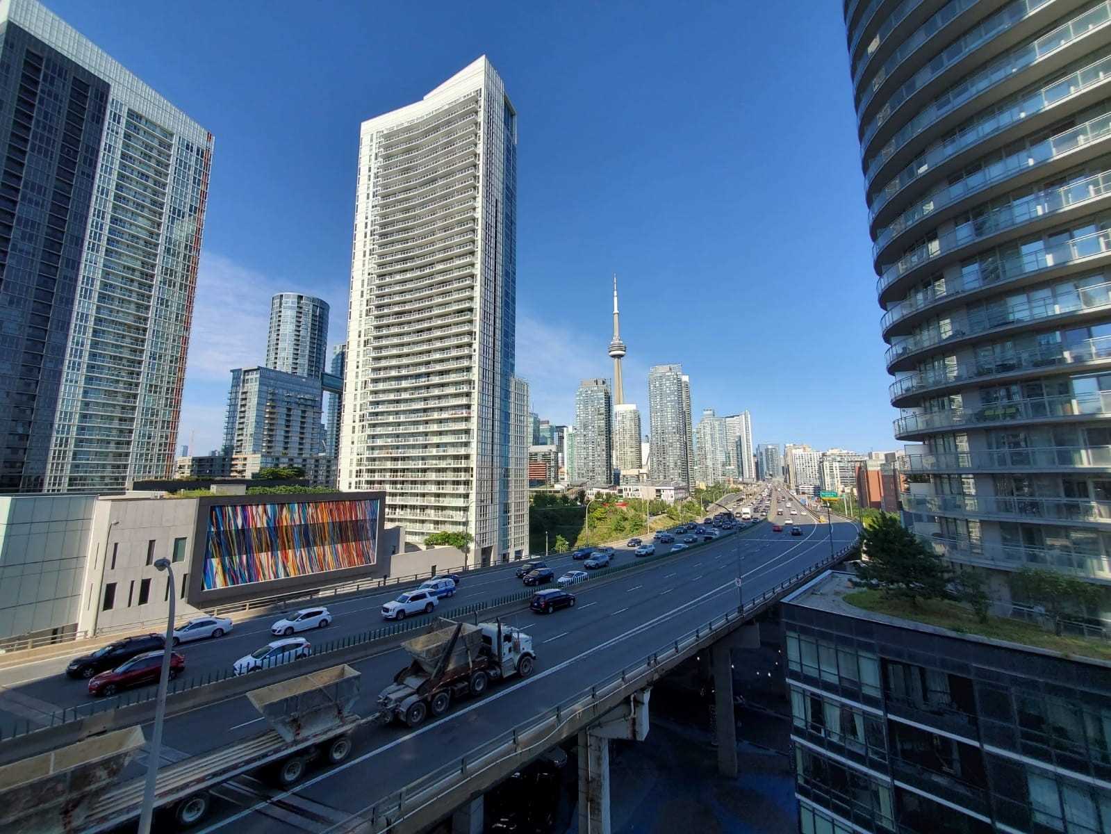 17 Bathurst Street, #911