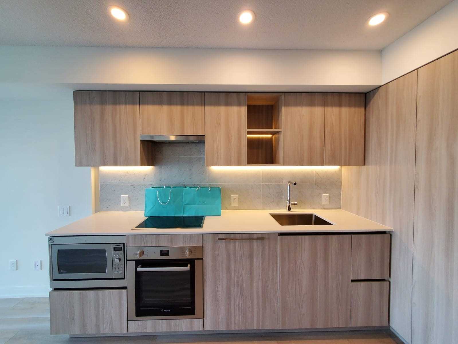 17 Bathurst Street, #911