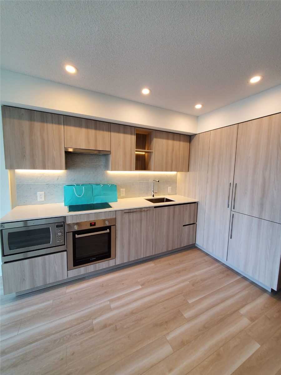 17 Bathurst Street, #911