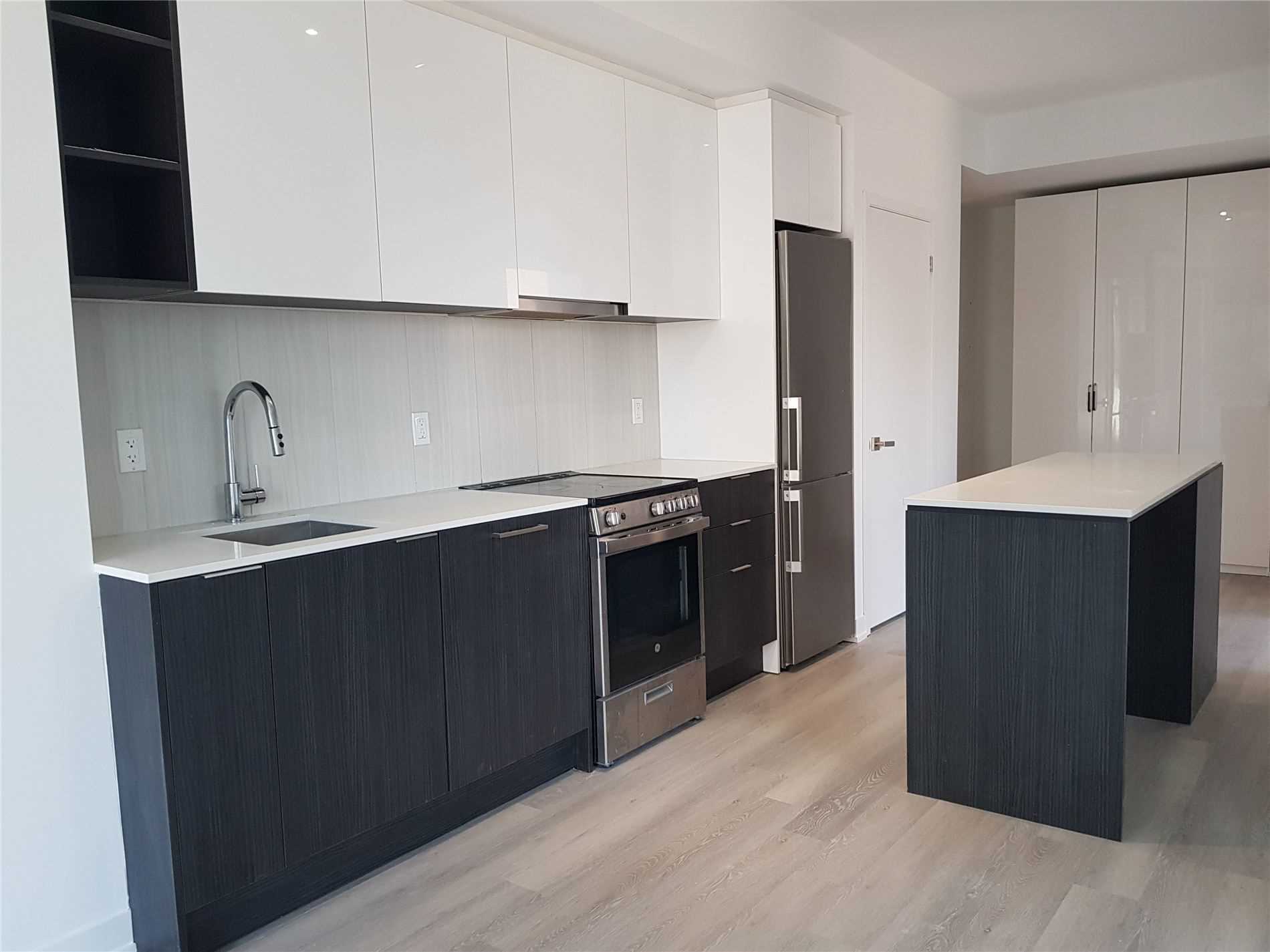 31 Tippett Rd, #731