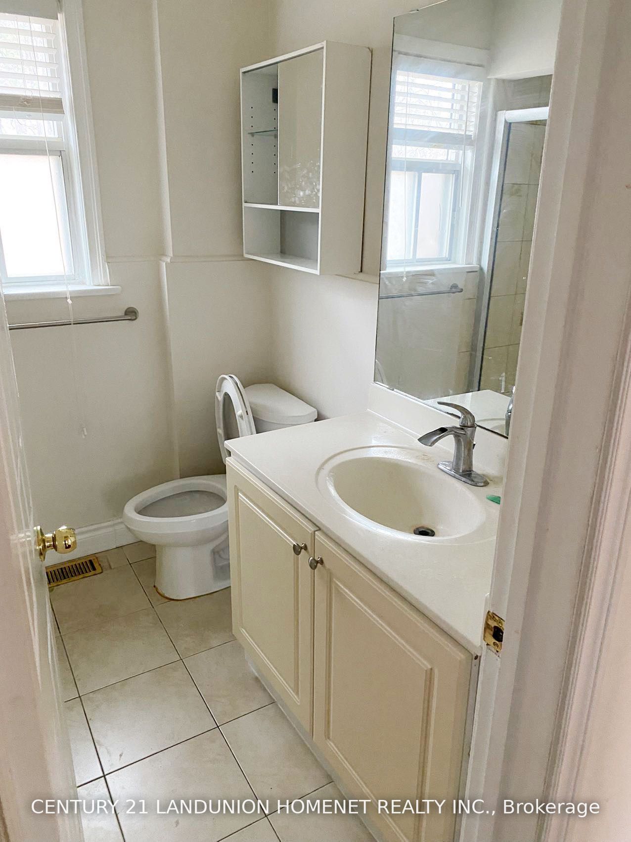 23 Roycrest Ave