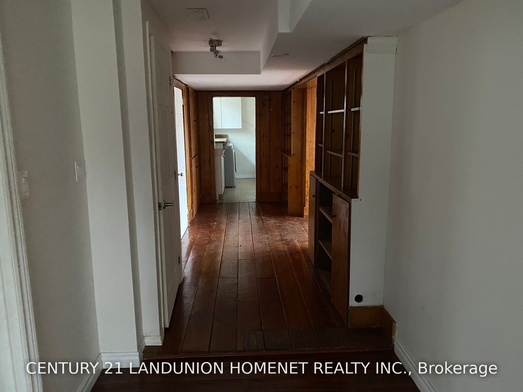 23 Roycrest Ave