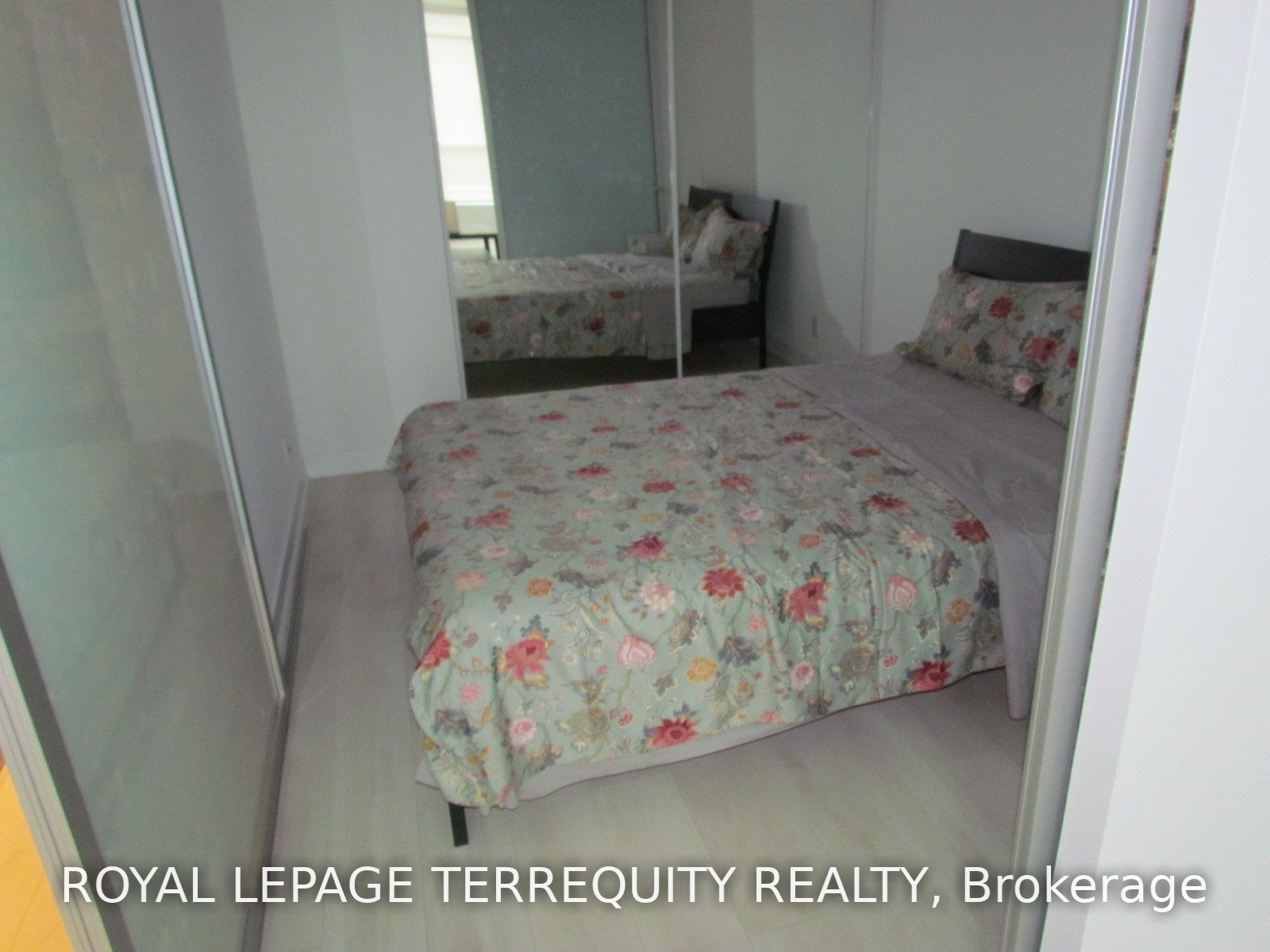 120 Parliament St, #421