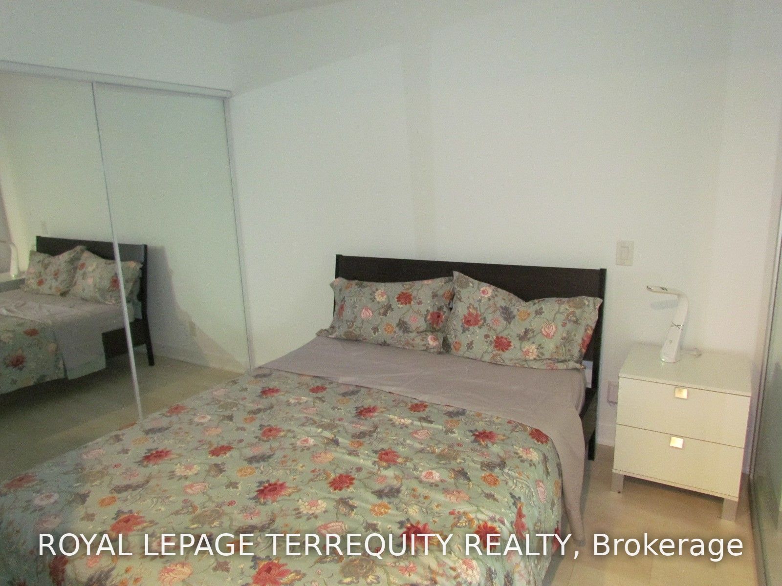 120 Parliament St, #421