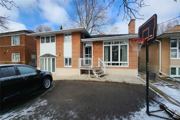 148 Betty Ann Dr, Toronto