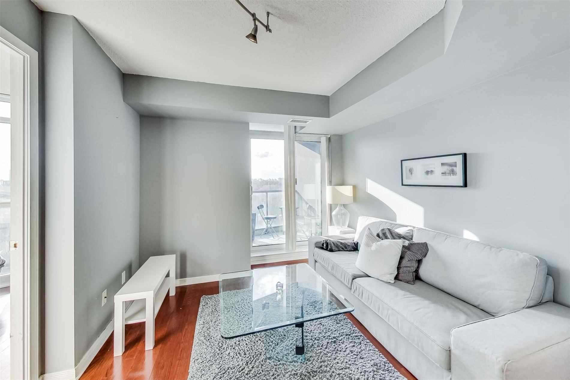 28 Harrison Garden Boulevard #906