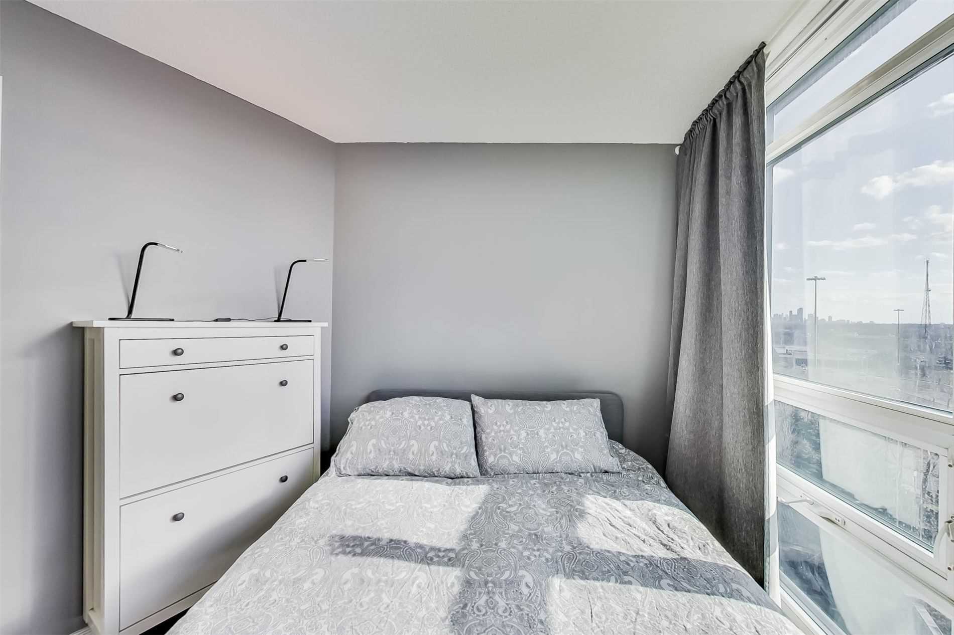 28 Harrison Garden Boulevard #906