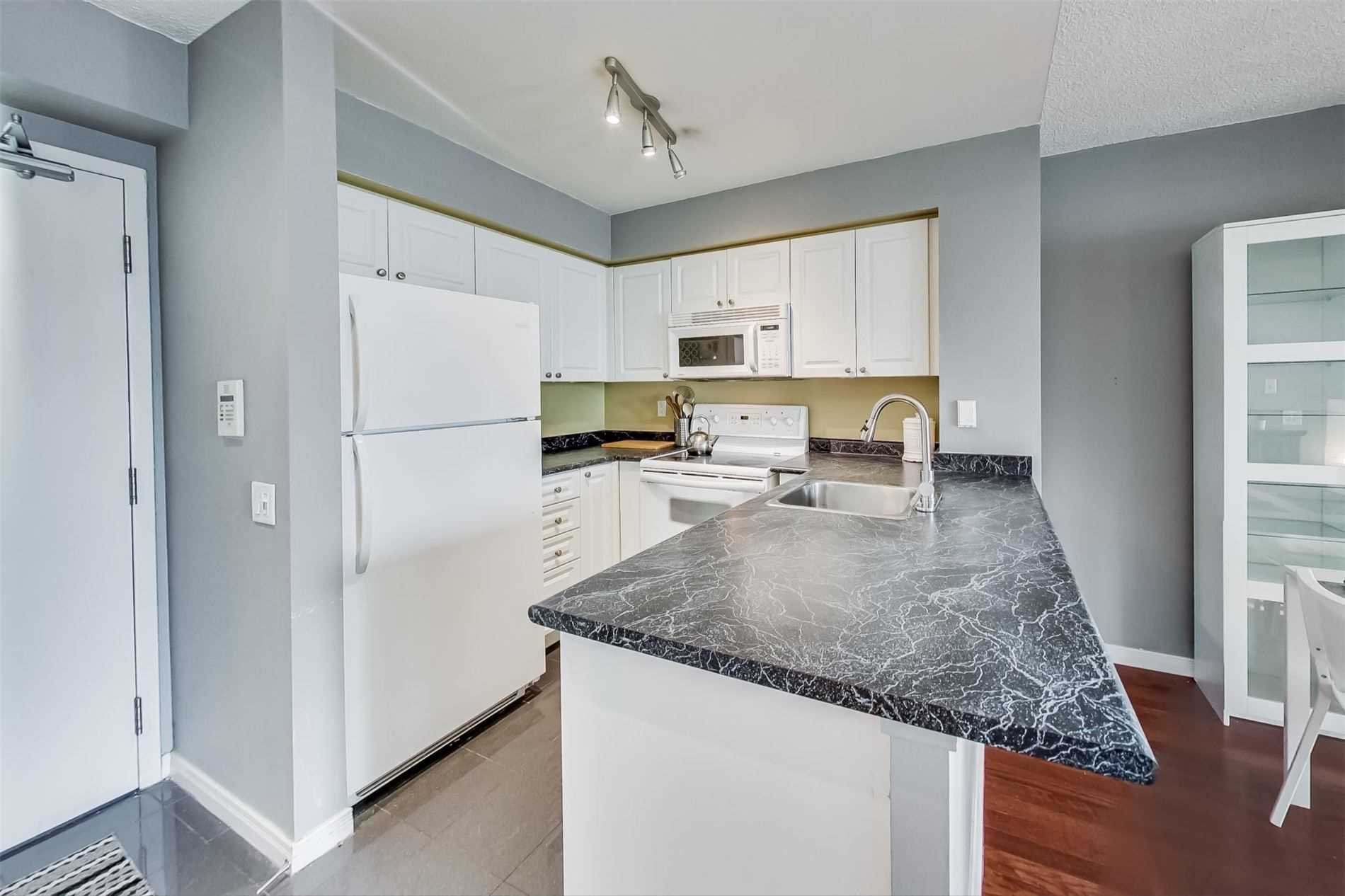 28 Harrison Garden Boulevard #906