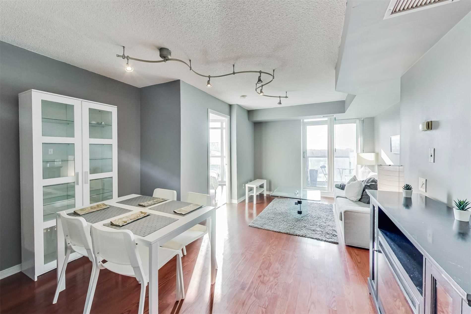 28 Harrison Garden Boulevard #906