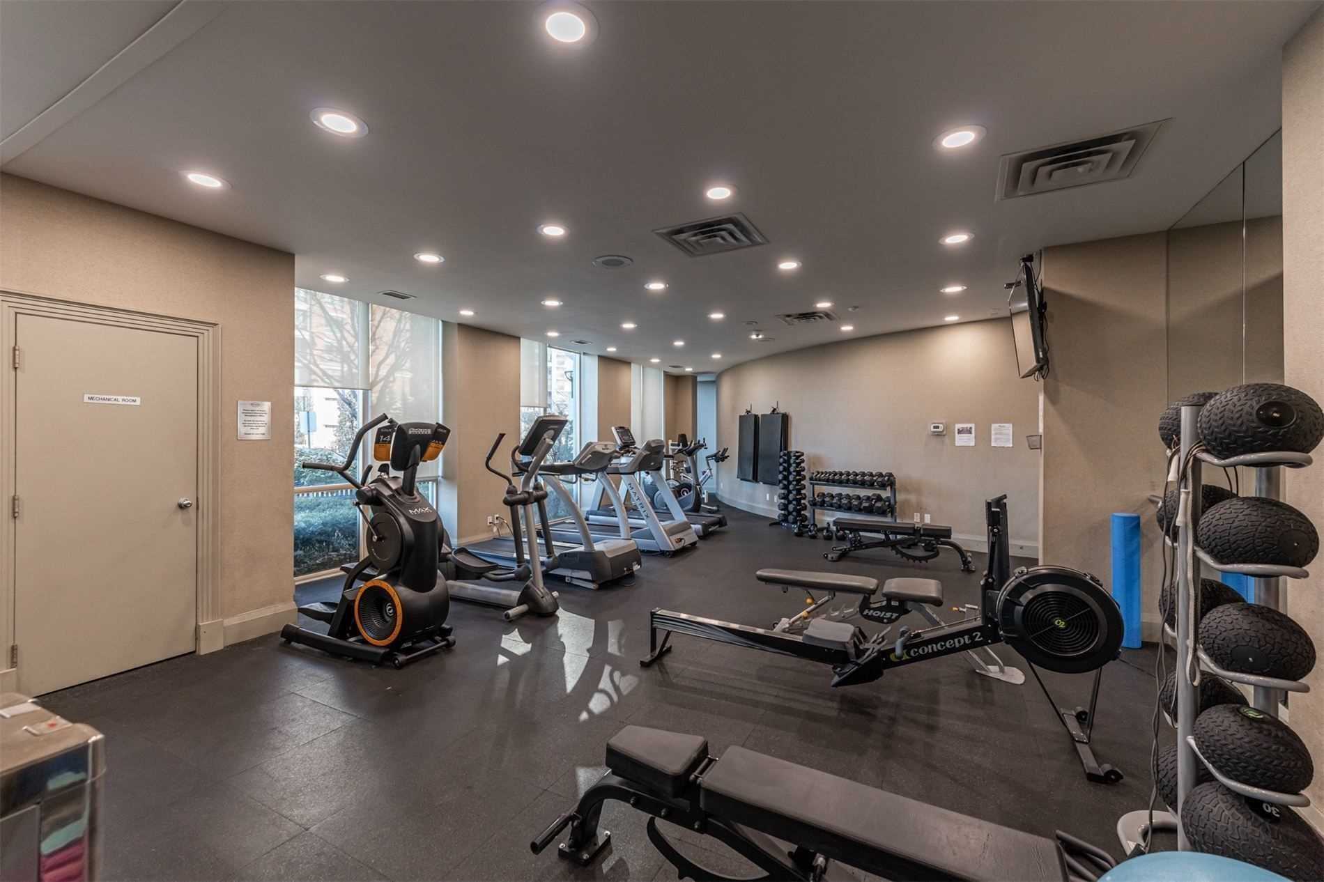 28 Harrison Garden Boulevard #906