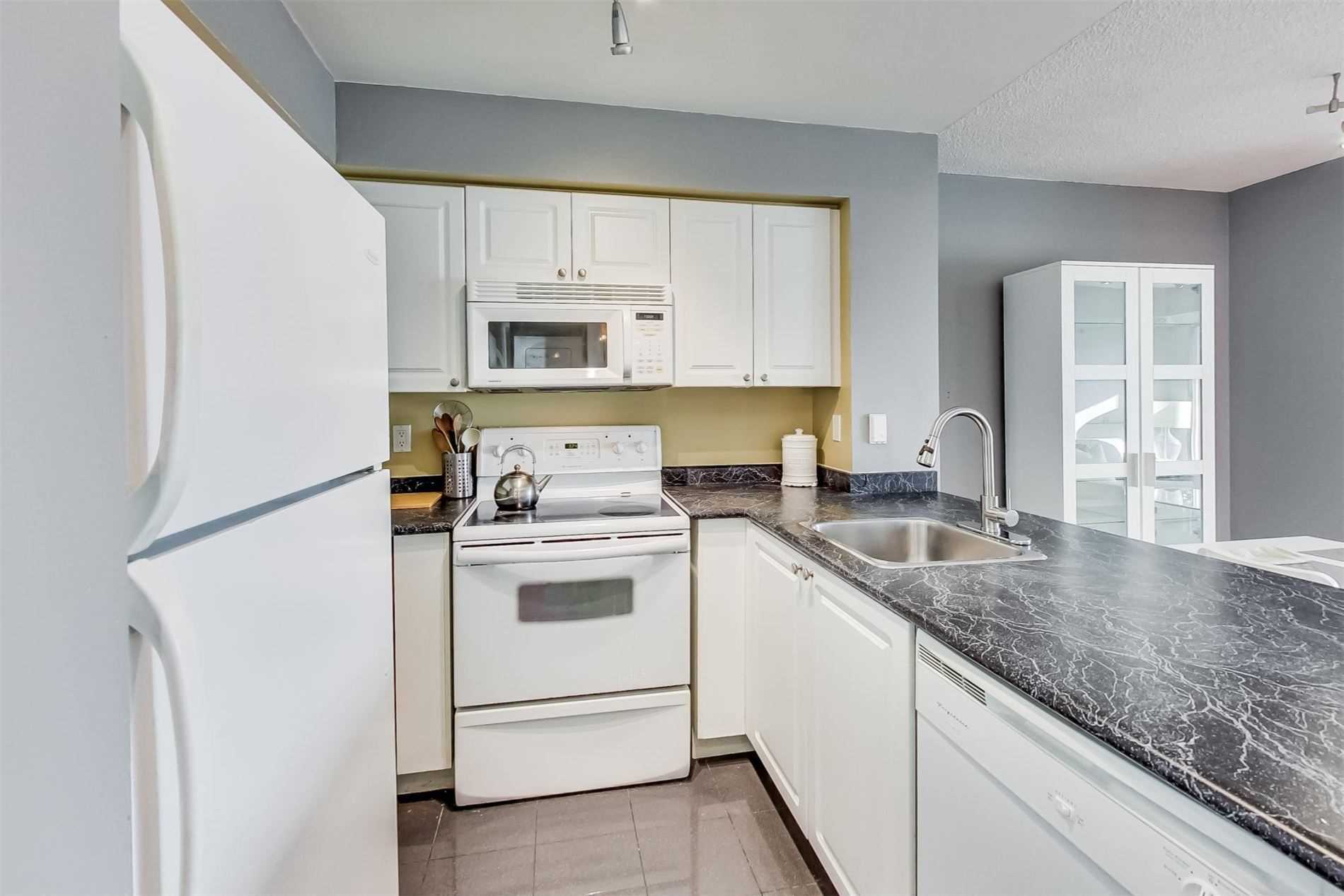 28 Harrison Garden Boulevard #906