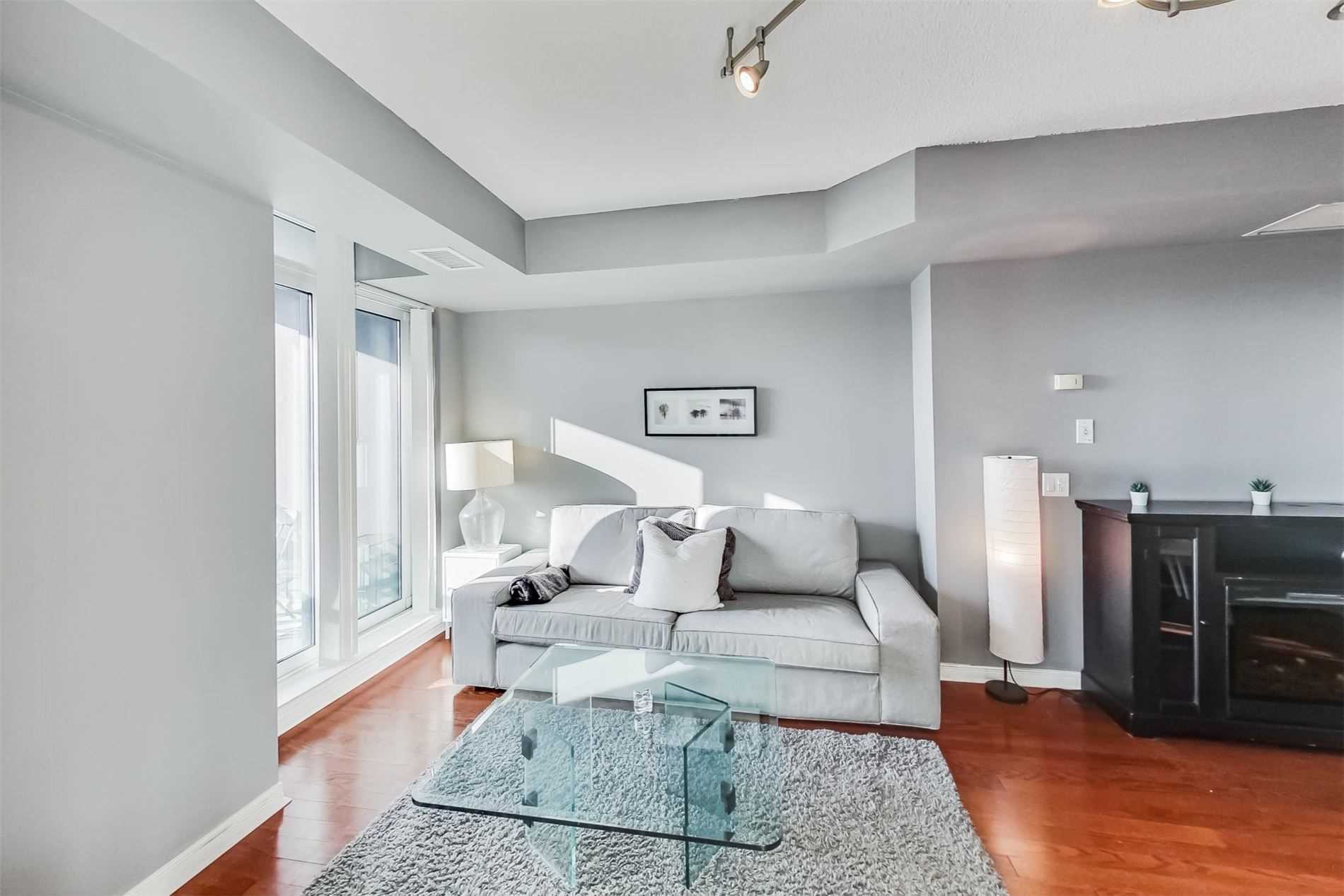 28 Harrison Garden Boulevard #906
