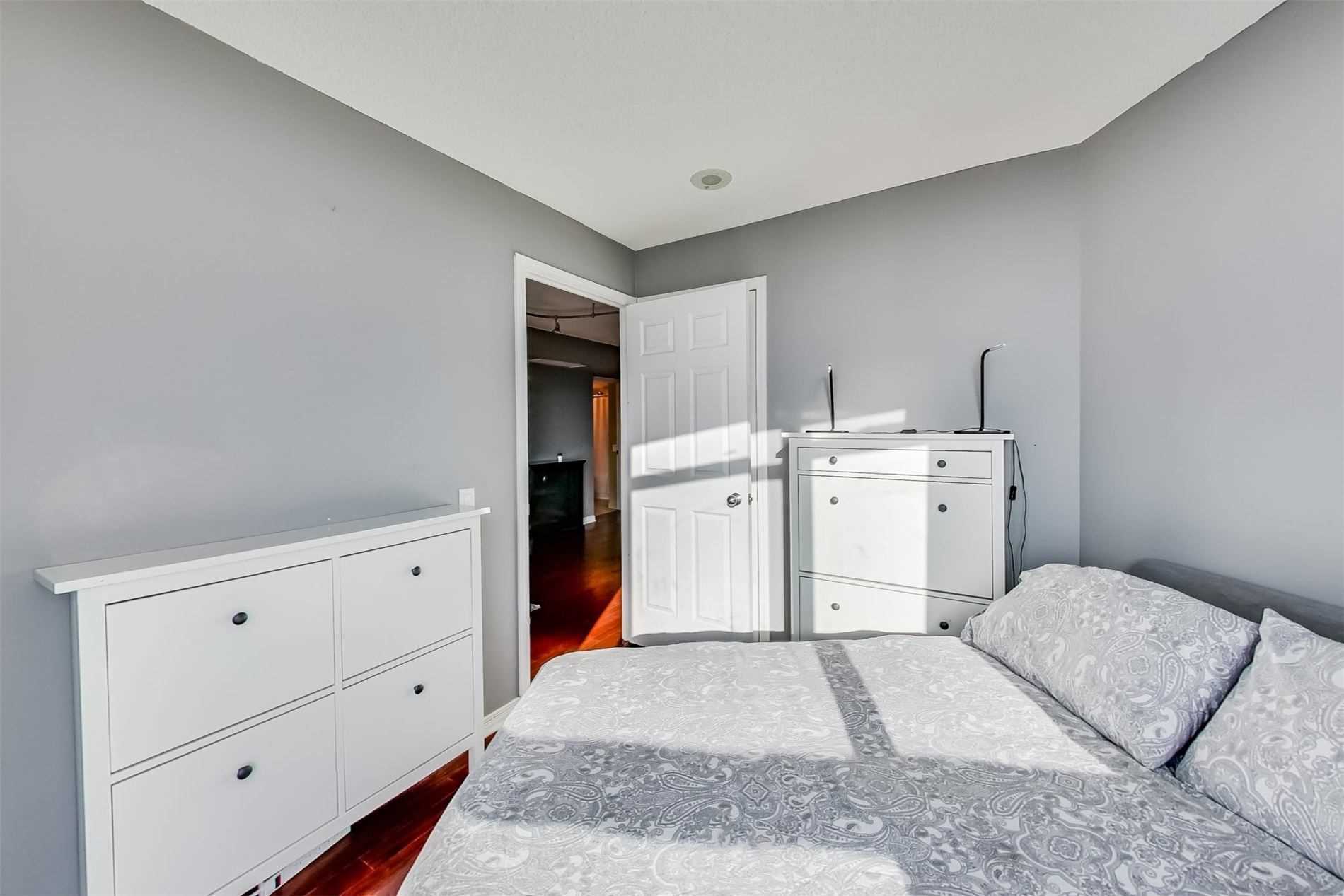 28 Harrison Garden Boulevard #906