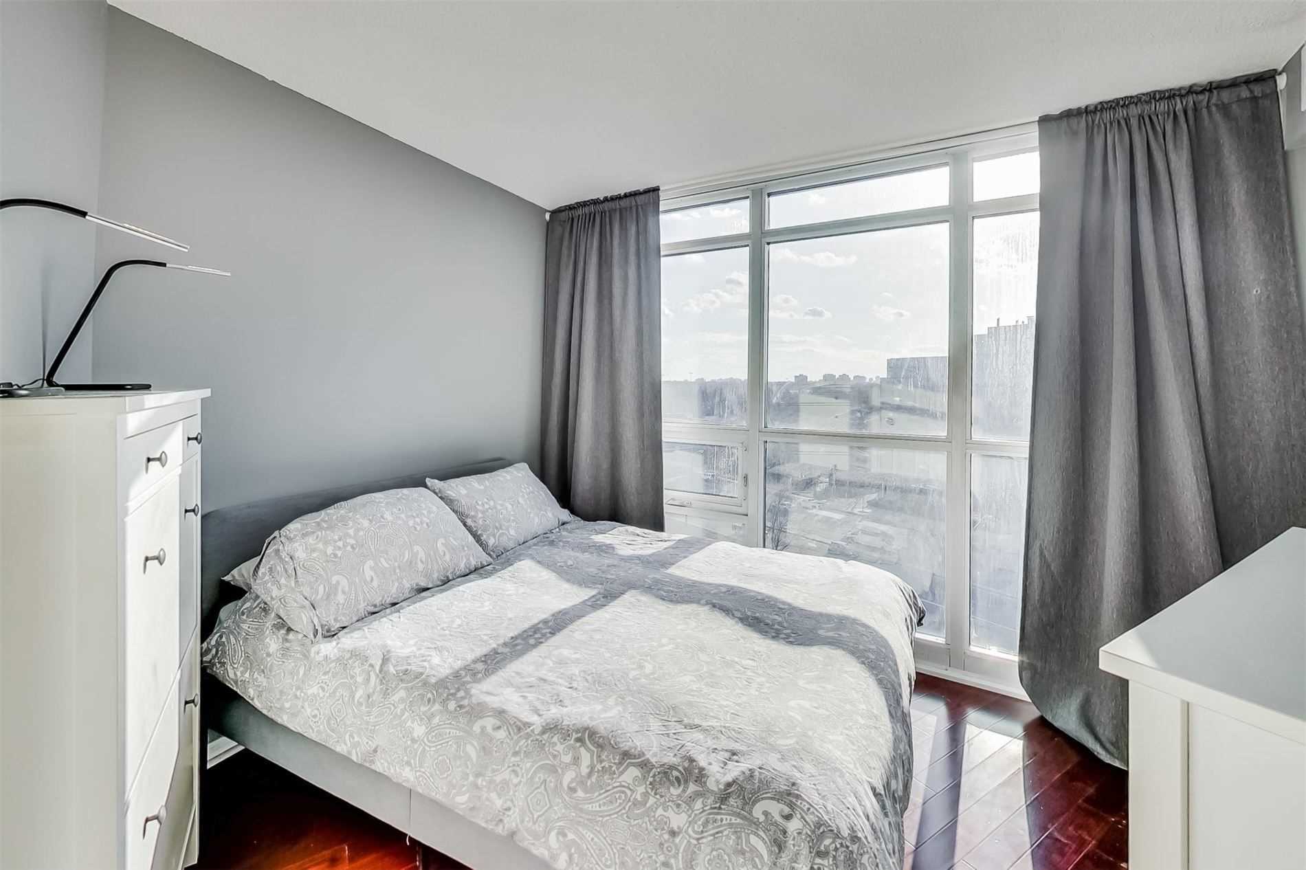 28 Harrison Garden Boulevard #906