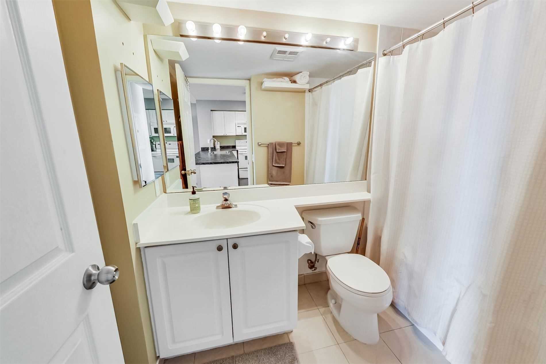 28 Harrison Garden Boulevard #906