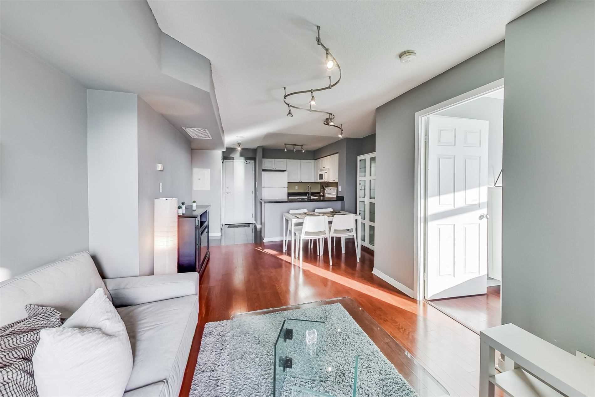 28 Harrison Garden Boulevard #906