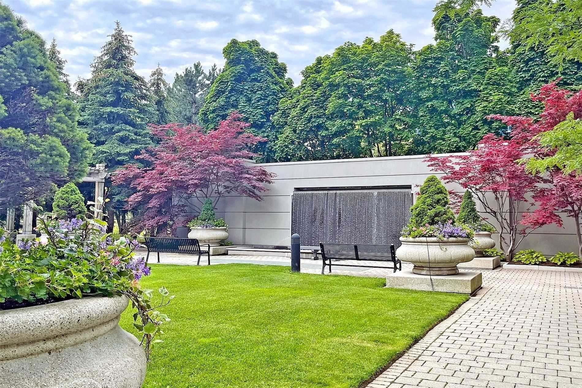 28 Harrison Garden Boulevard #906
