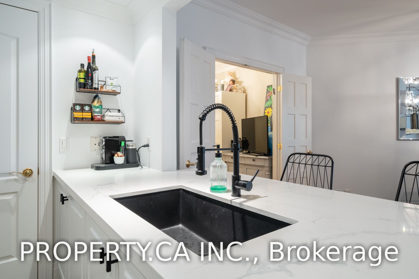 33 Delisle Ave, #201