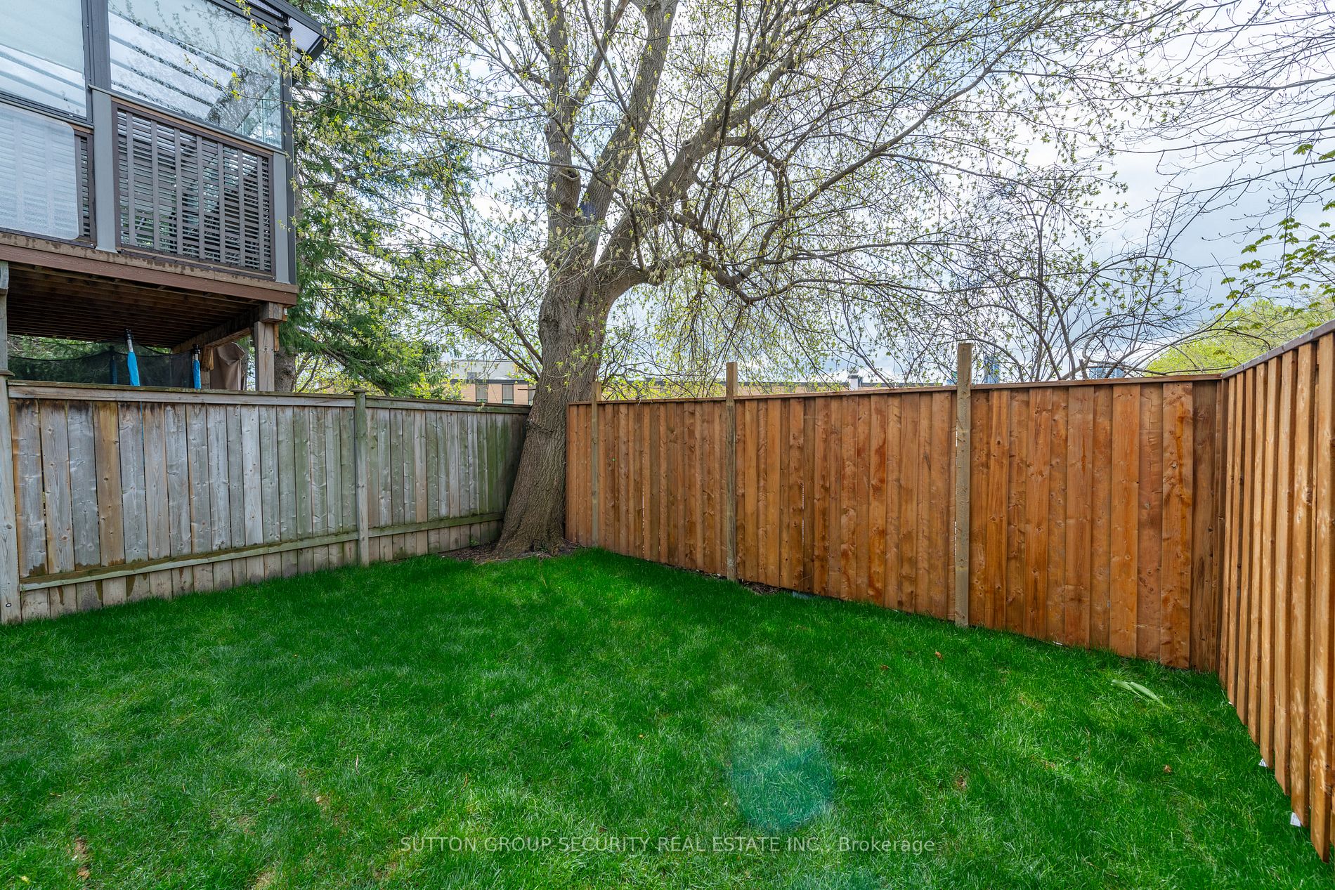 16 Hycrest Ave