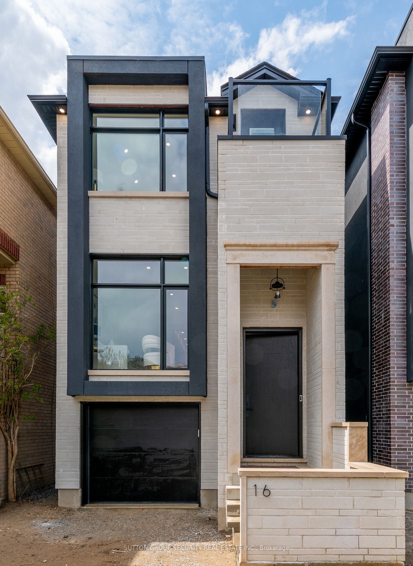 16 Hycrest Ave