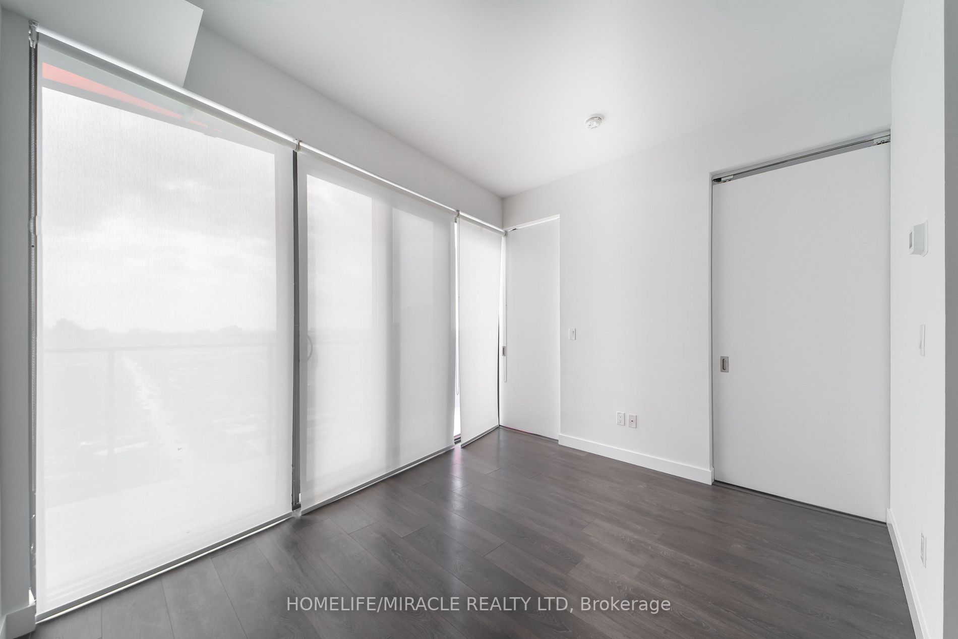 215 Queen St W, #1405