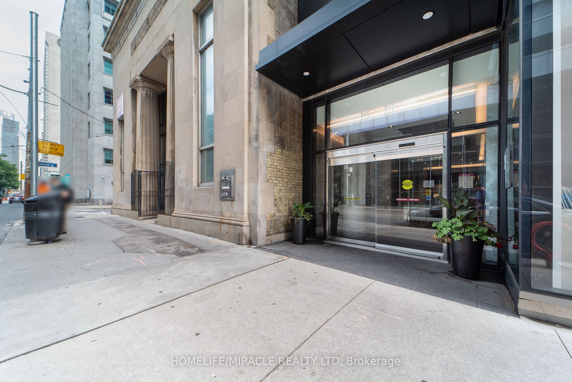 215 Queen St W, #1405
