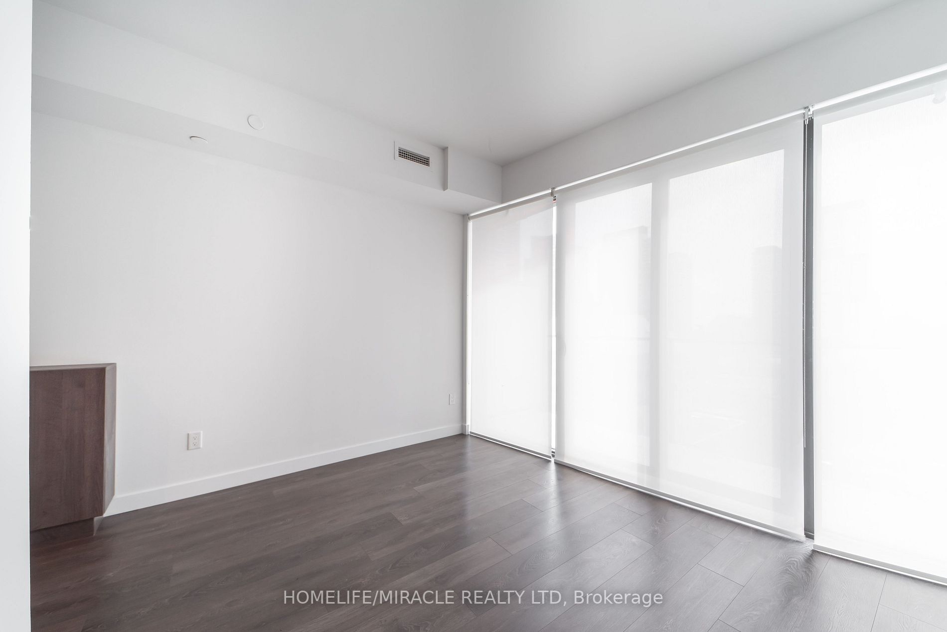 215 Queen St W, #1405