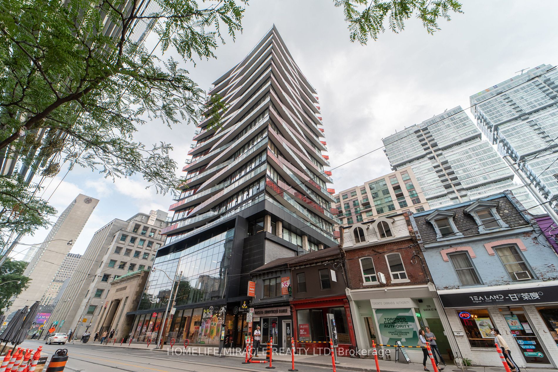 215 Queen St W, #1405