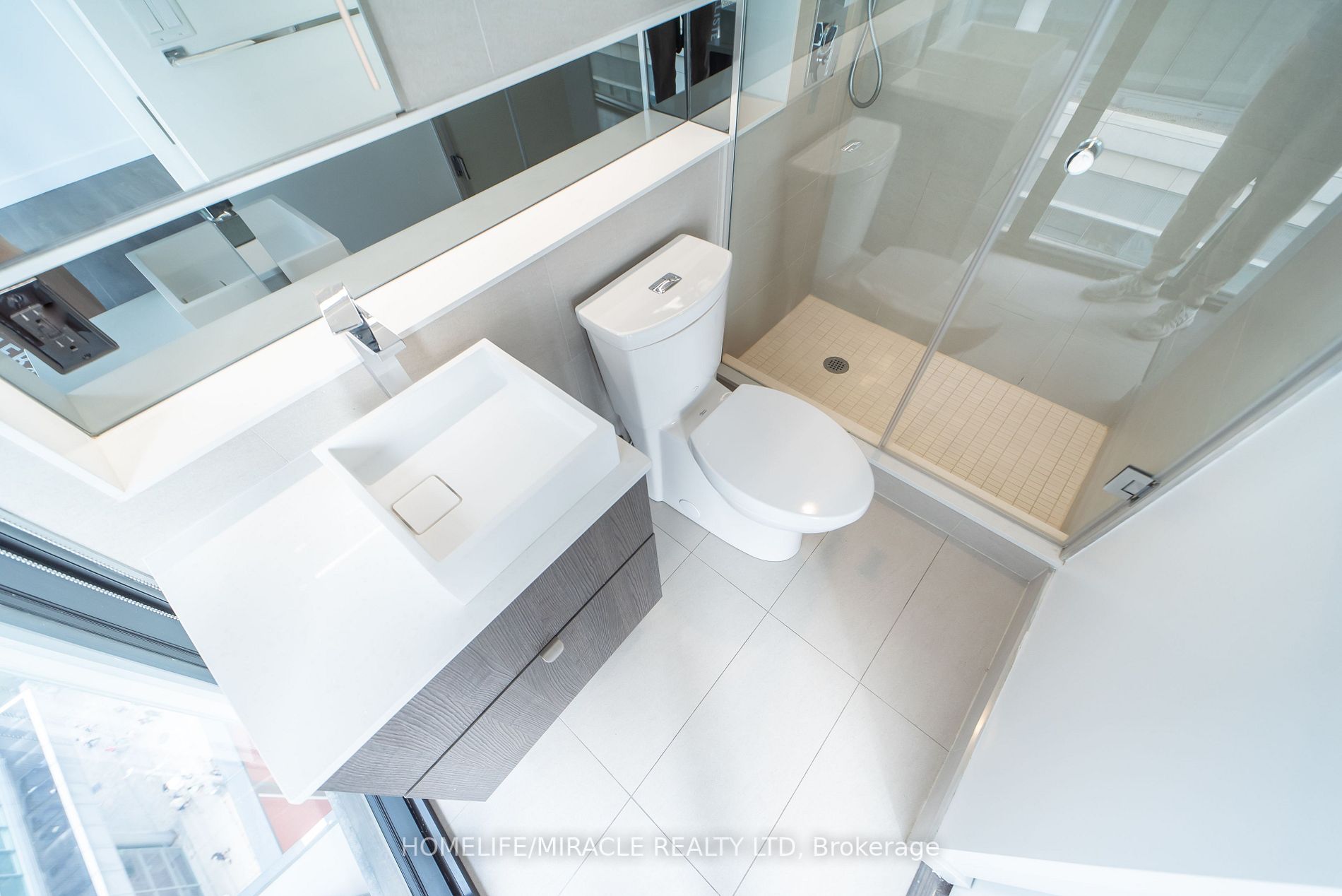 215 Queen St W, #1405