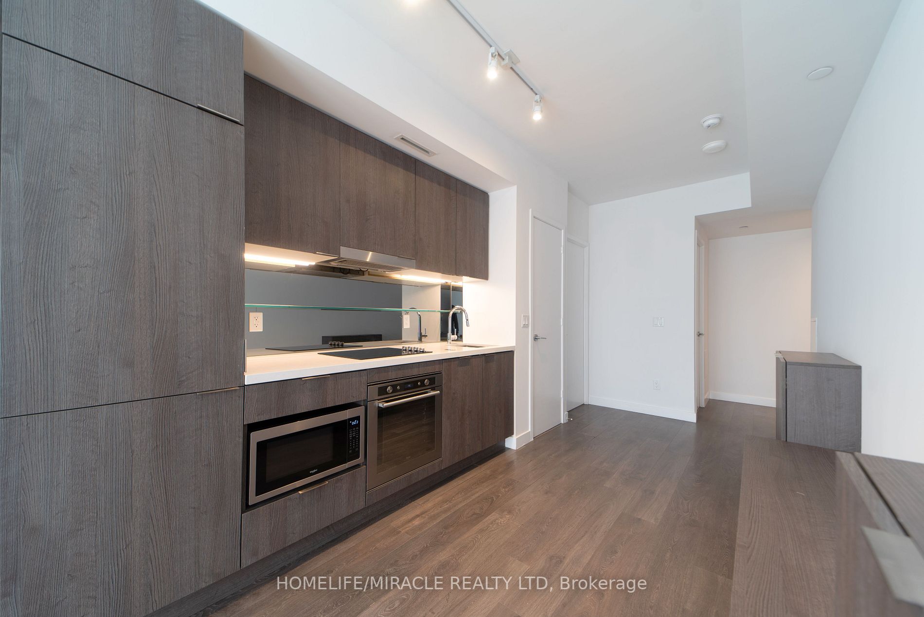 215 Queen St W, #1405