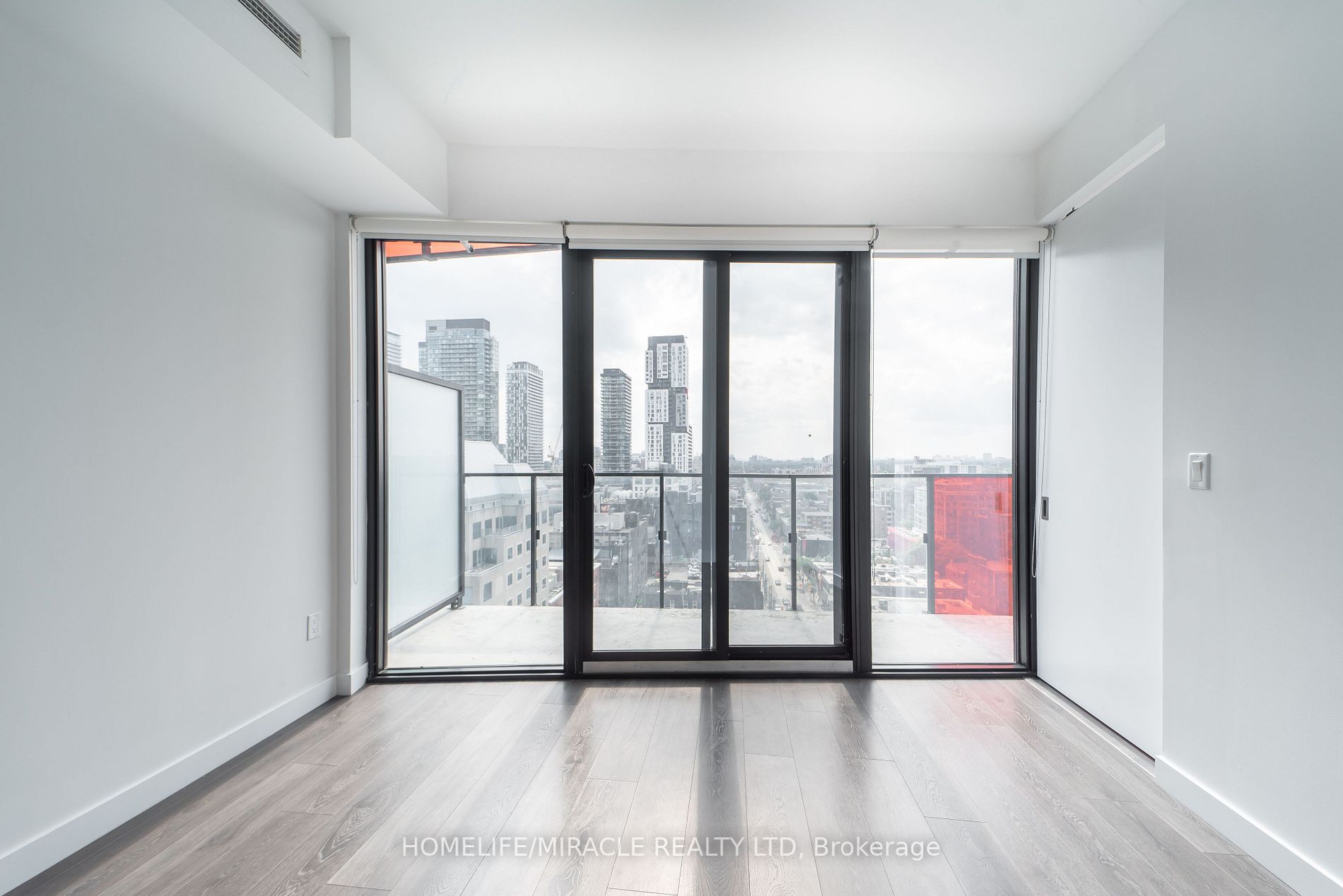 215 Queen St W, #1405