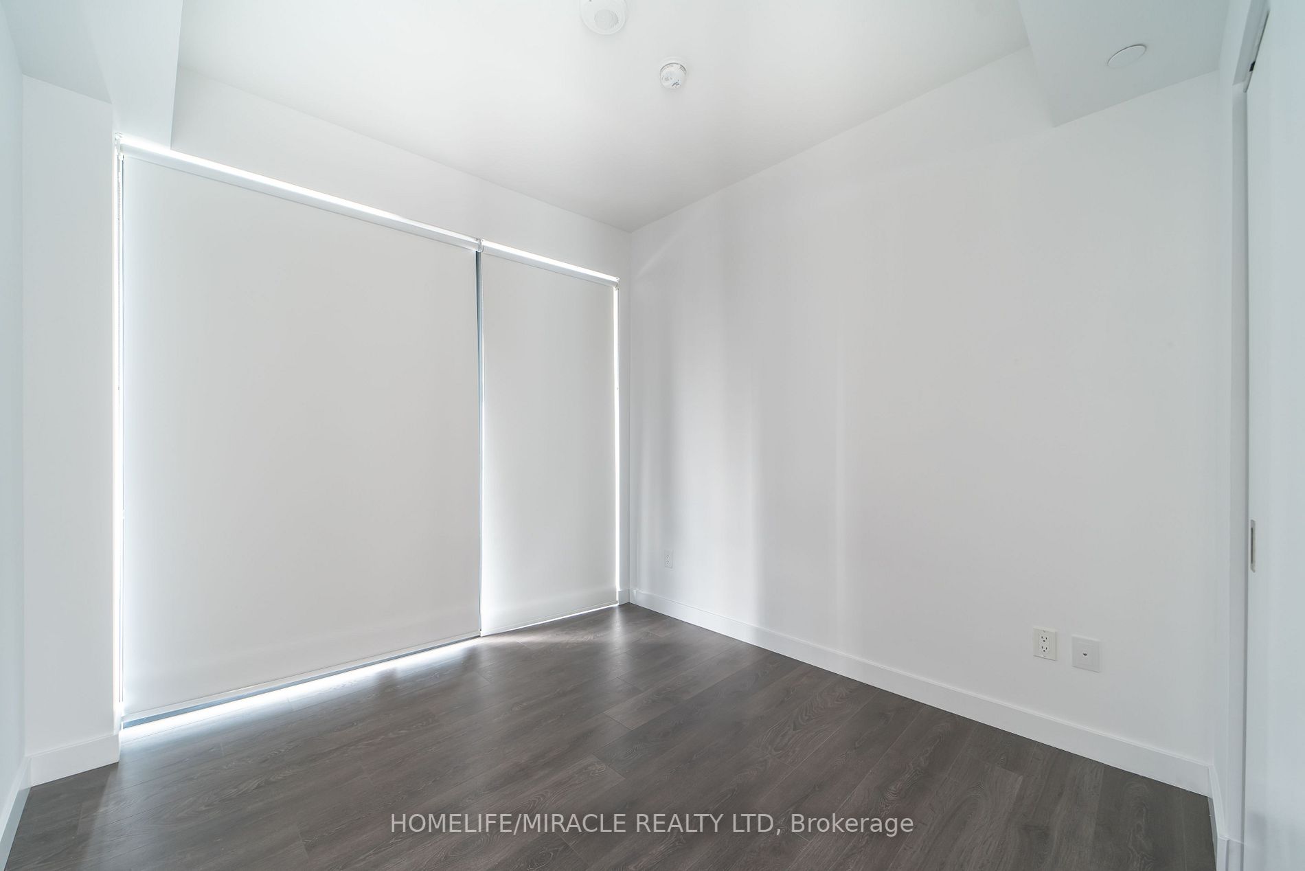 215 Queen St W, #1405