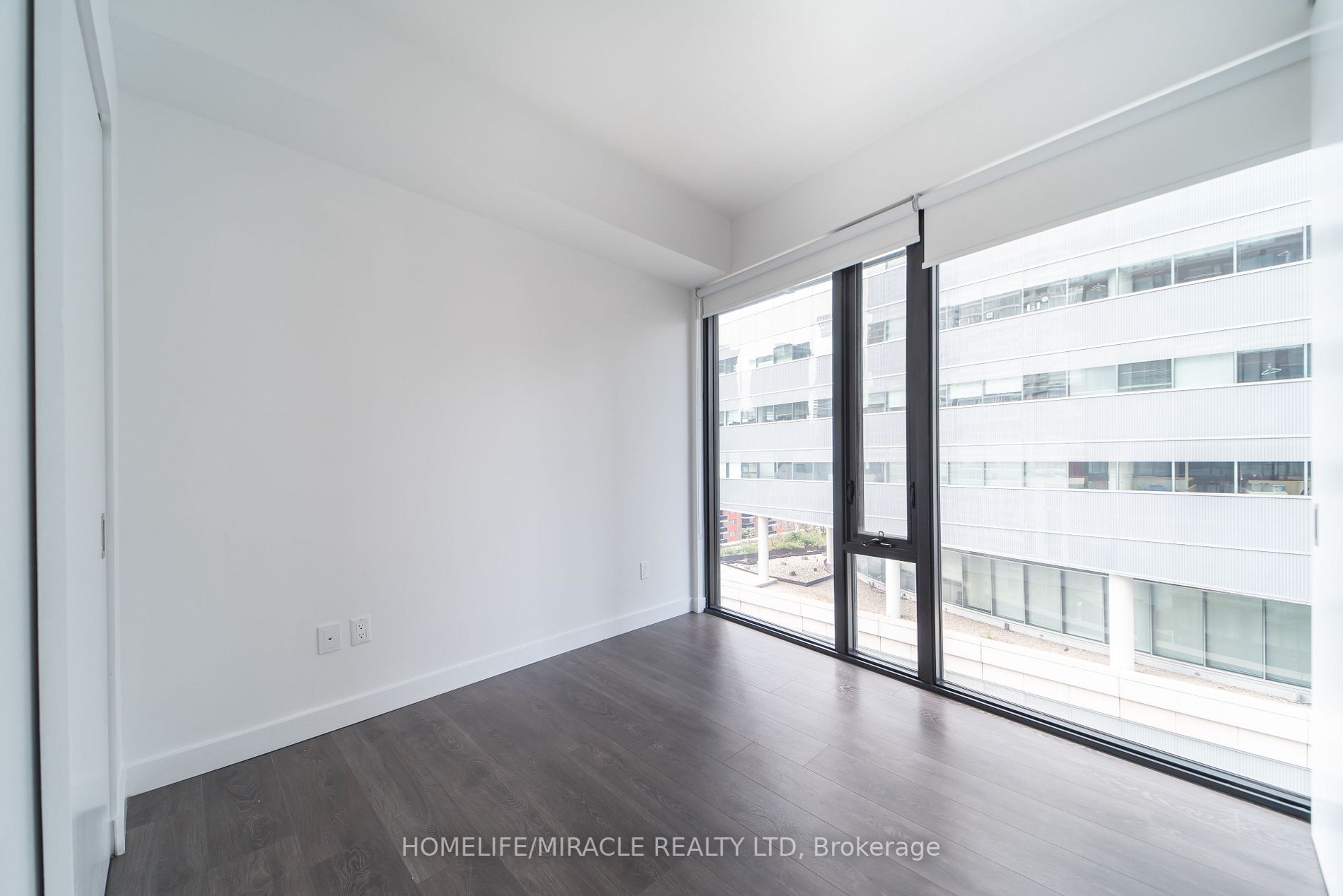 215 Queen St W, #1405