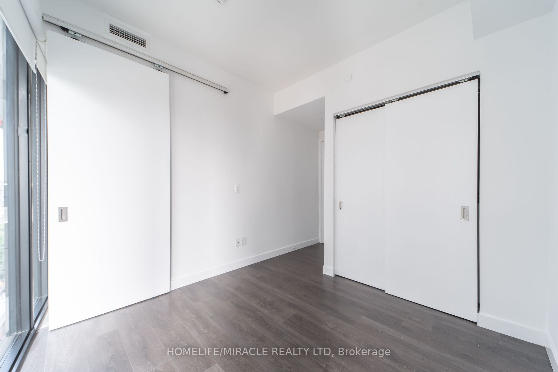 215 Queen St W, #1405