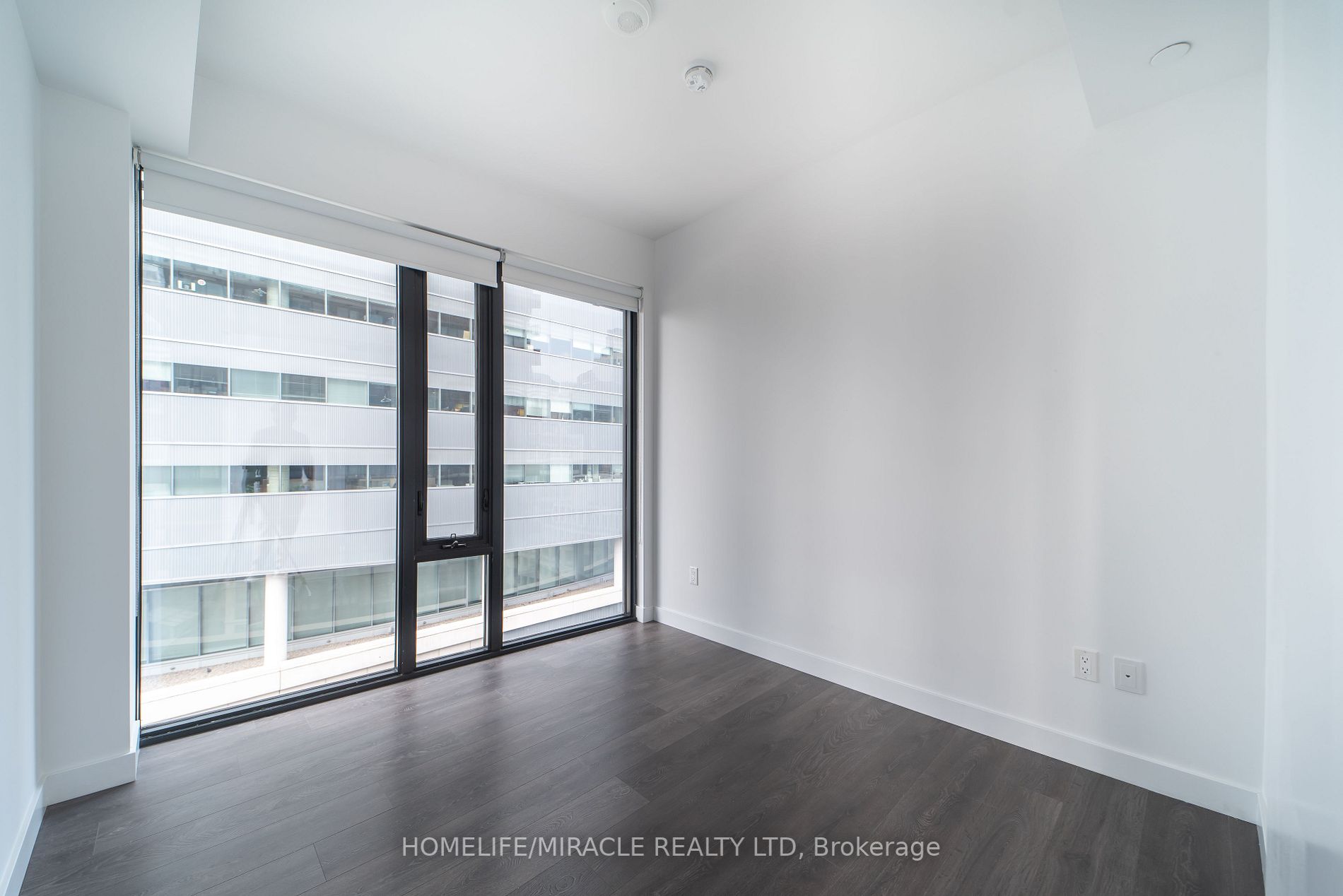 215 Queen St W, #1405