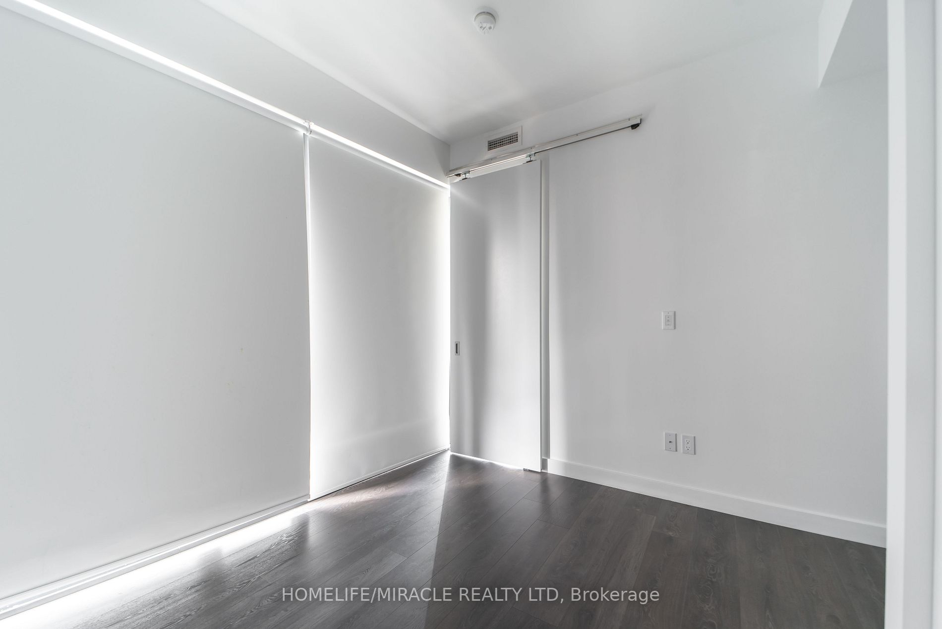 215 Queen St W, #1405