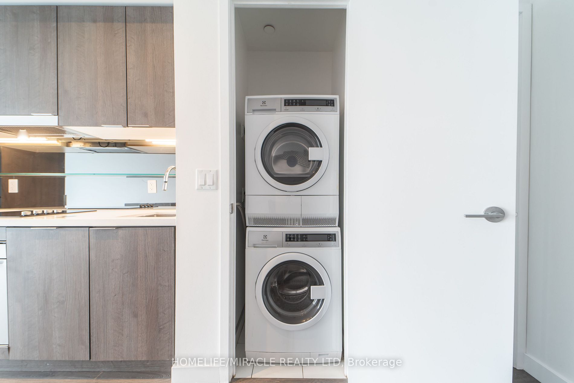 215 Queen St W, #1405