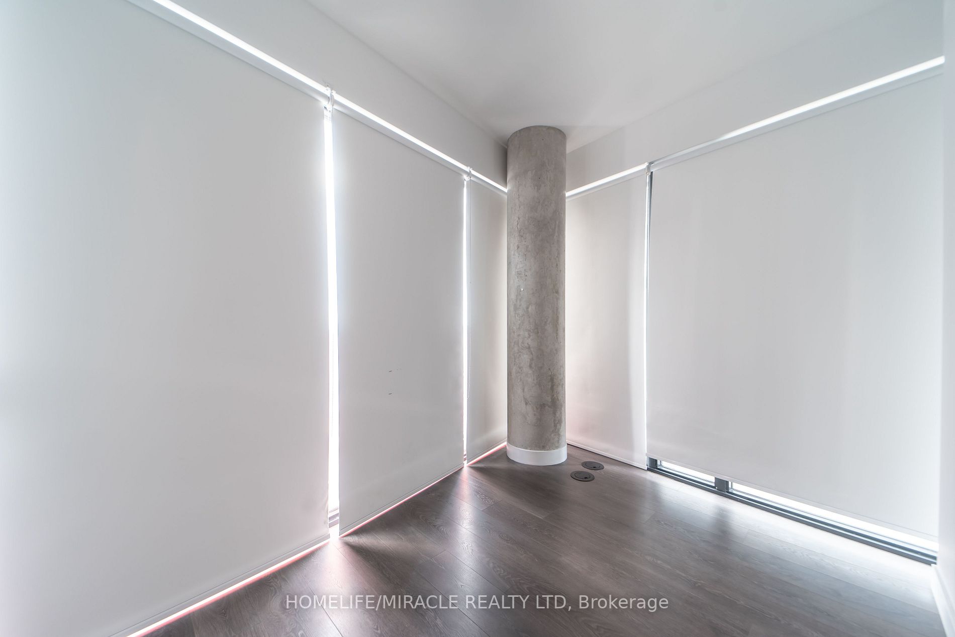 215 Queen St W, #1405