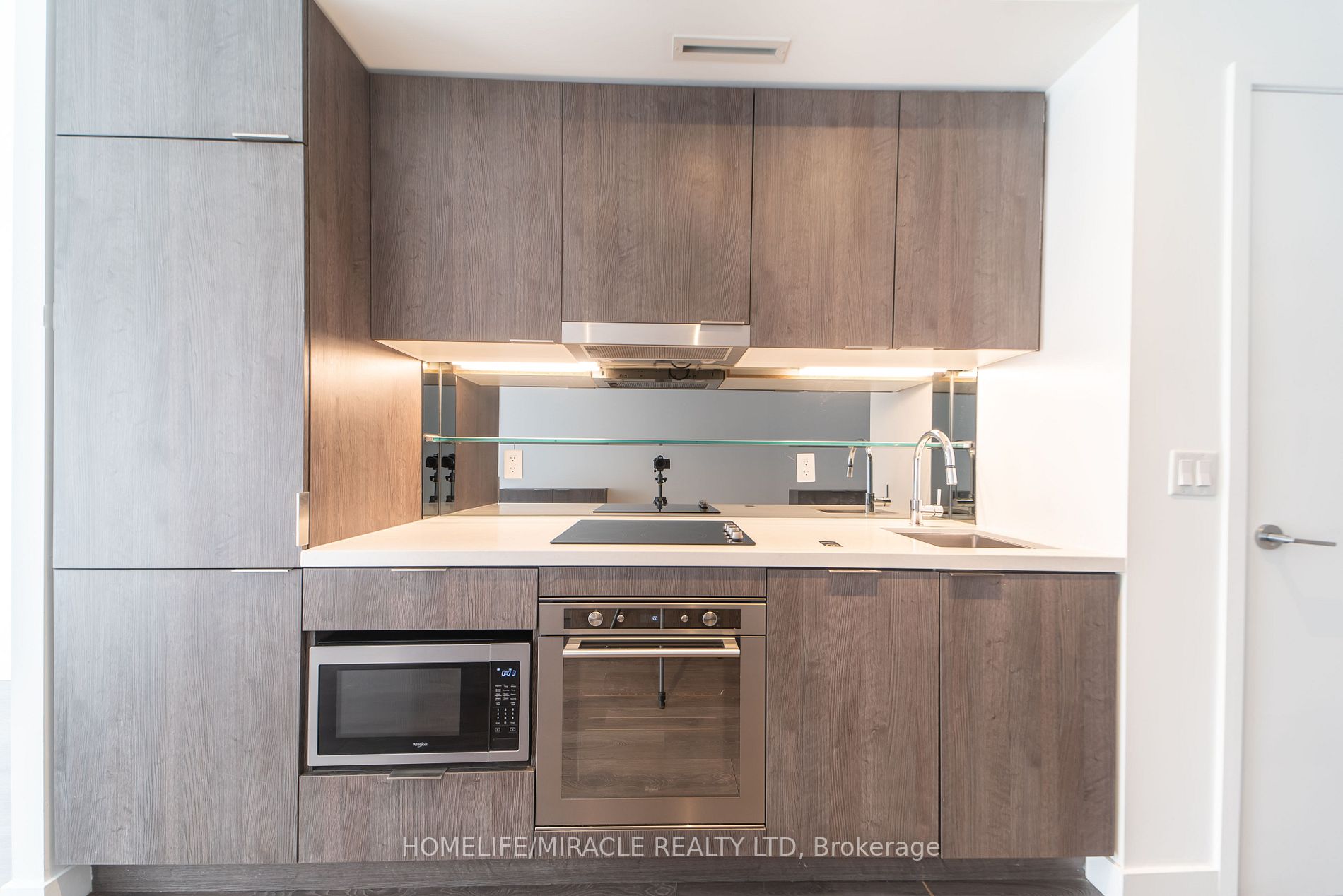 215 Queen St W, #1405