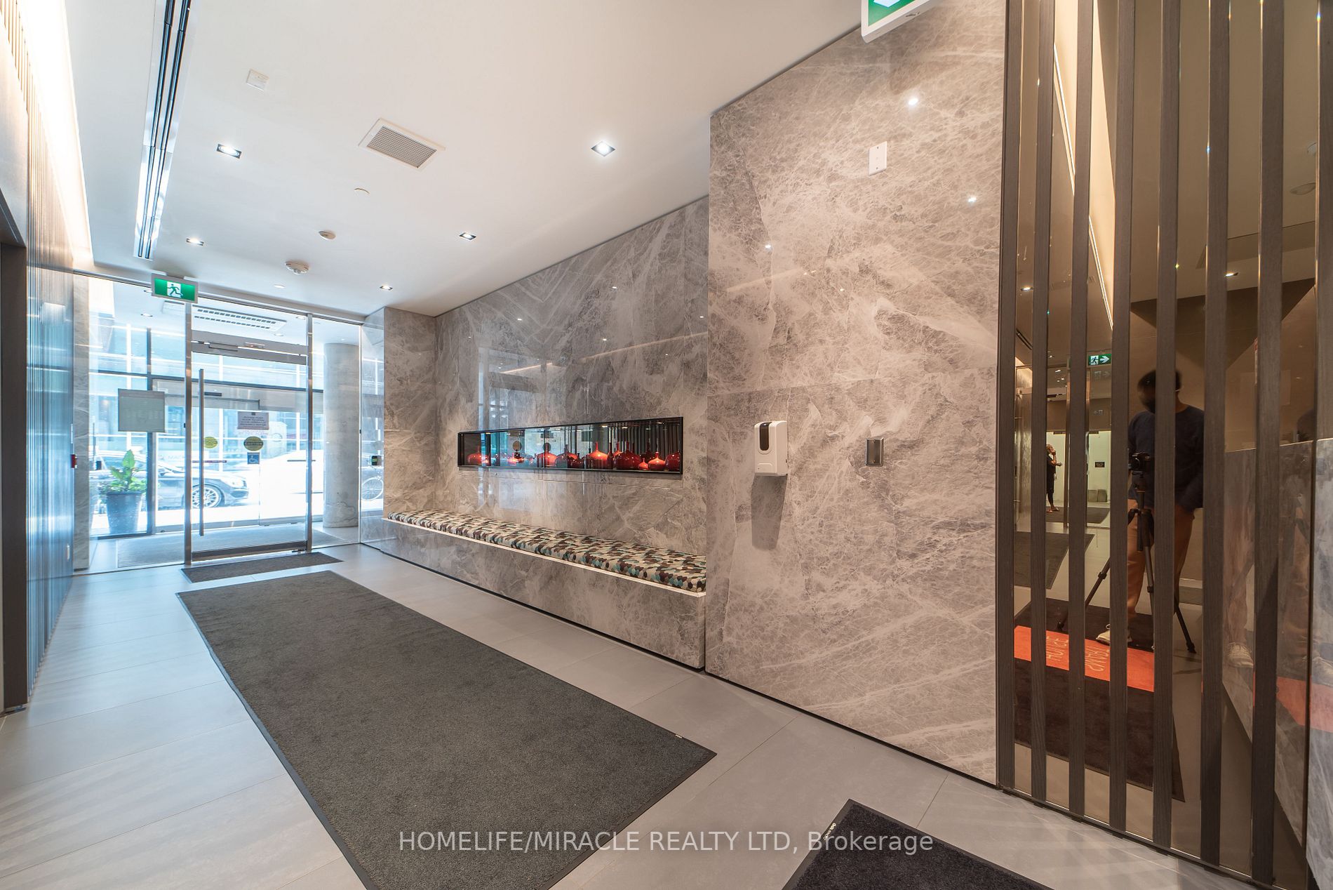 215 Queen St W, #1405