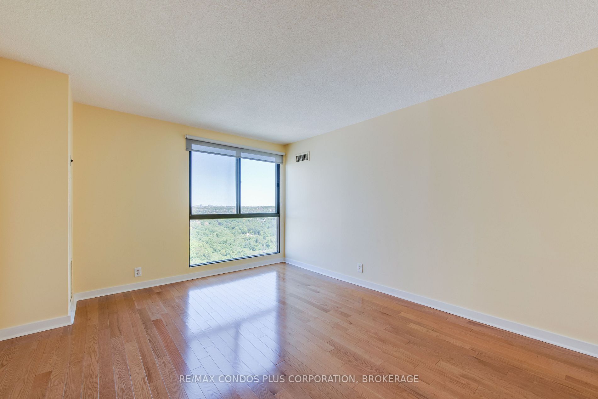 Listing C5920721 - Large Photo # 23