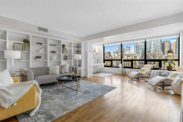 62 Wellesley St W